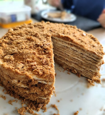 Medovik – Klassische Honigtorte